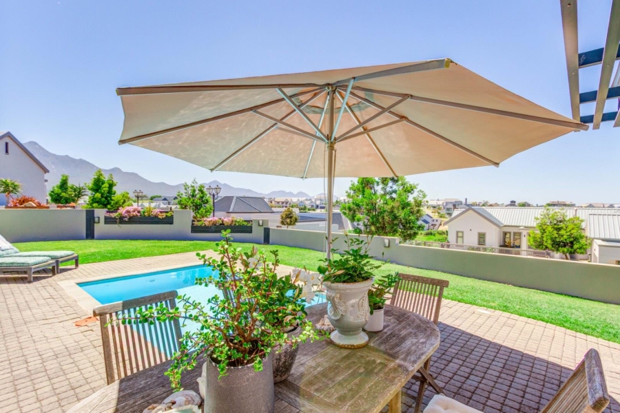 5 Bedroom Property for Sale in Kingswood Golf Estate Western Cape